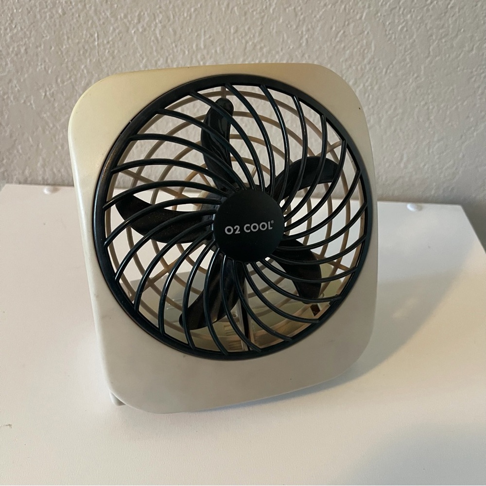 Gray Black 5X5" Compact 02COOL Battery Powered Fan